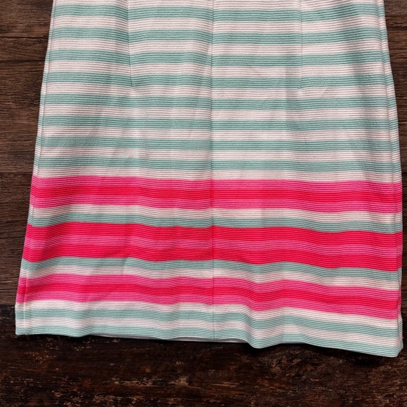 Lilly Pulitzer White and Green Sheath Dress with Bateau Neckline - Picture 4 of 13